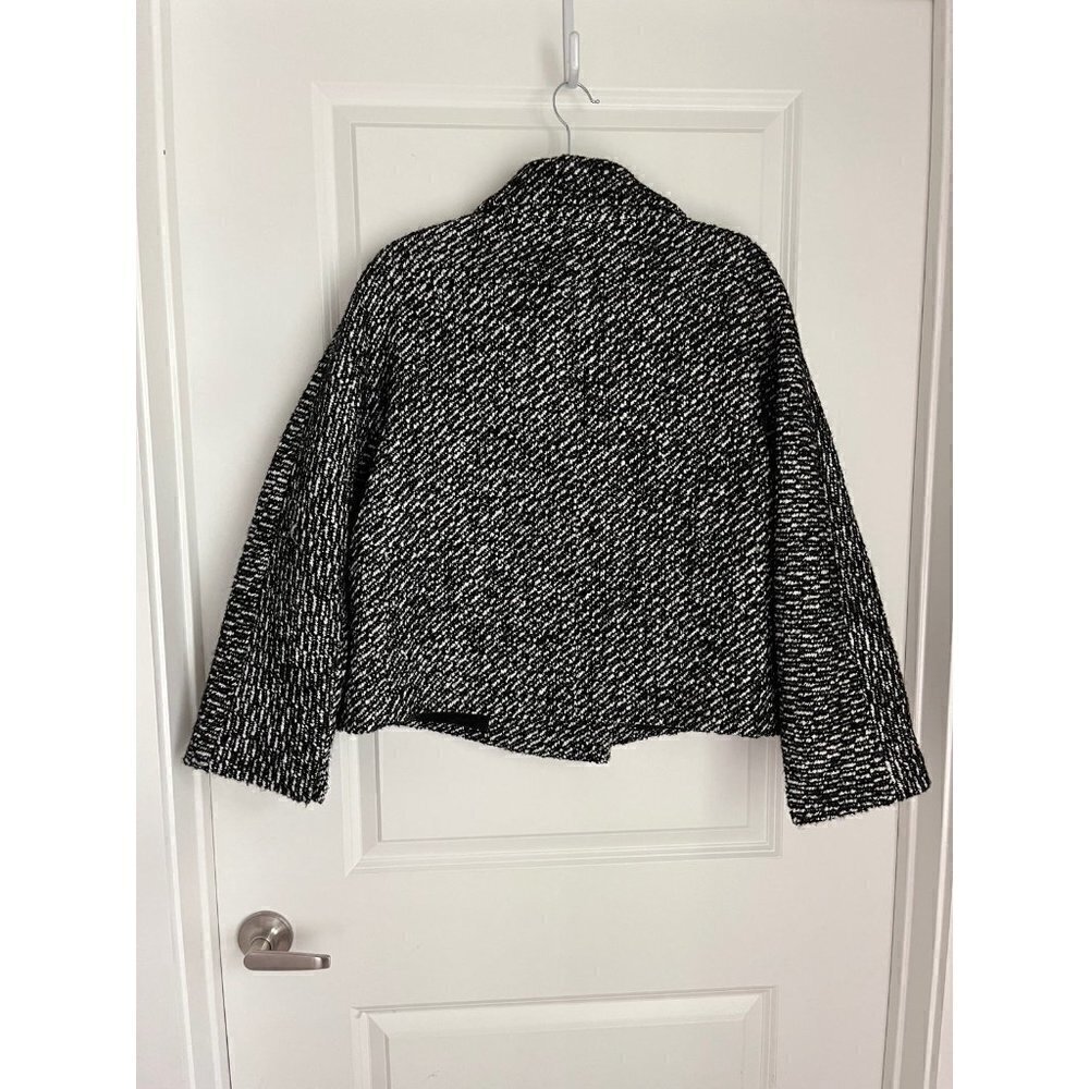 Blazer - Picture 2 of 4